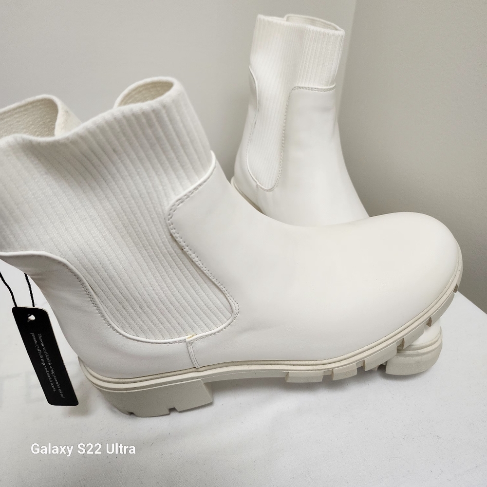 WHITE boots Brand New - Picture 2 of 8